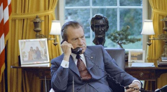 Ричард Никсън е оставил в Белия дом капсула с информация за извънземните (видео)